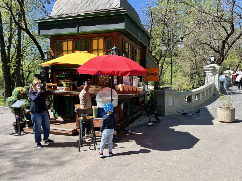 Cismigiu Gardens Shop