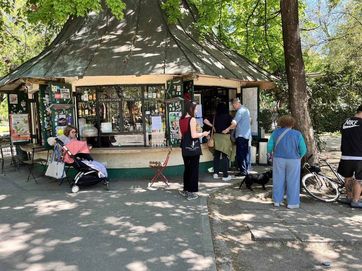 Zona Libera Cismigiu outdoor cocktail and wine bar inside Cișmigiu Gardens, Bucharest