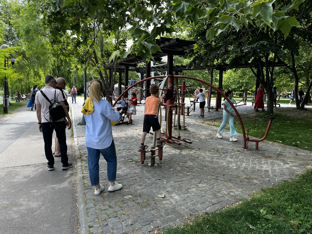 outdoor gym bucharest ior park