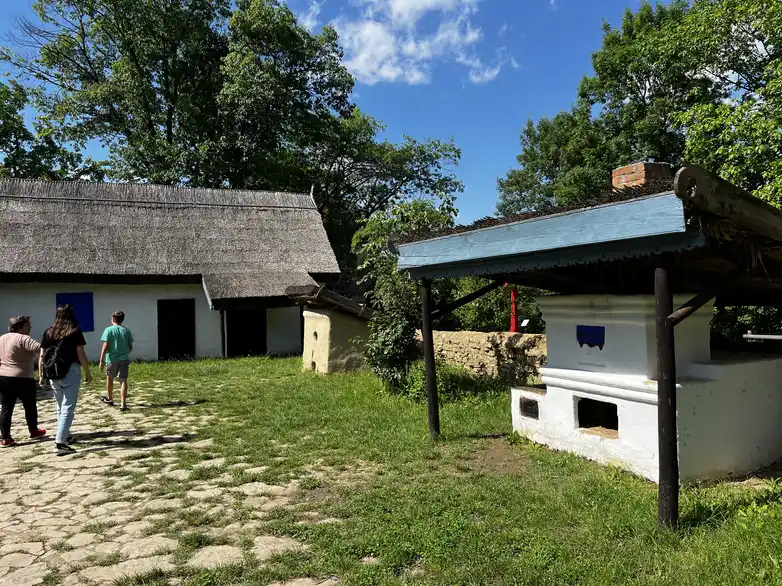 Lipovan household from Jurilovca in Tulcea, with a summer kitchen and yard buildings.