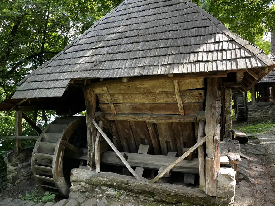 Water-powered fulling mill from Feneș in Alba, with its wooden wheel and stone base.