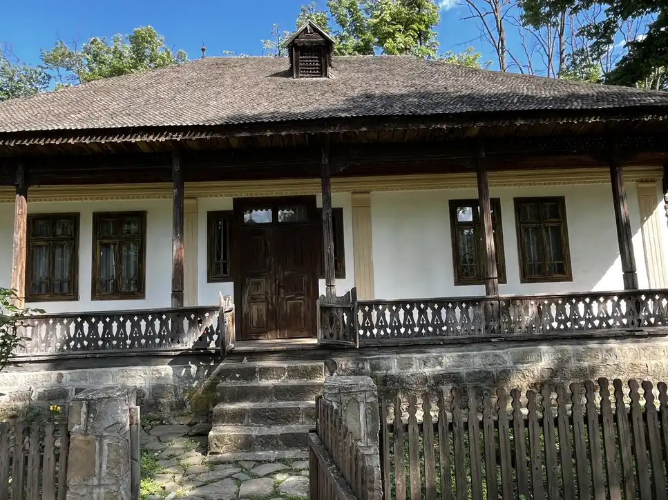 House from Soveja in Vrancea, with a deep porch and seven supporting pillars.
